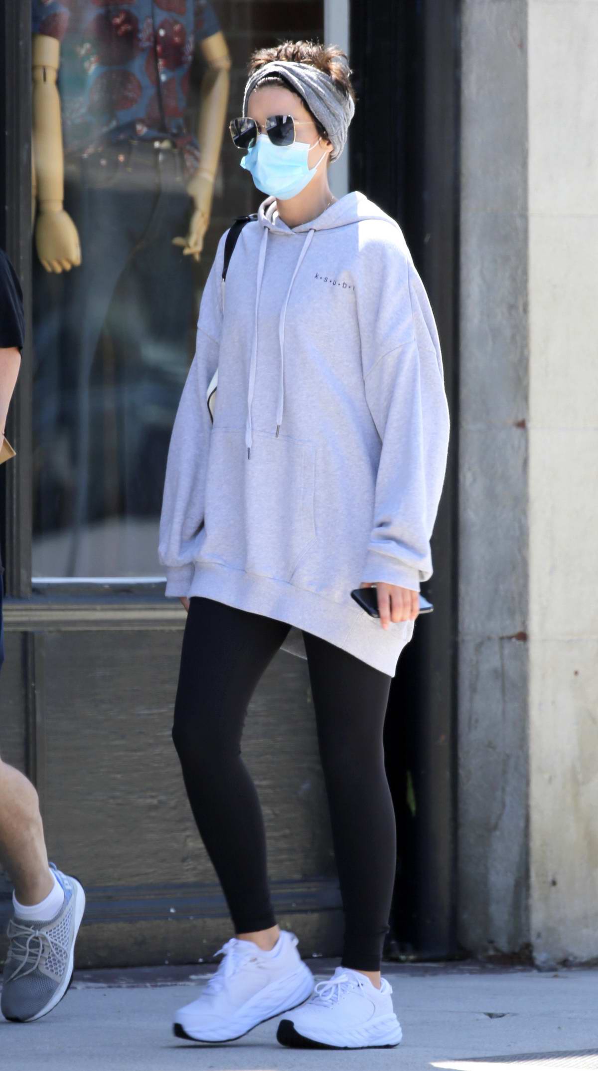 https://www.celebsfirst.com/wp-content/uploads/2020/07/jaimie-alexander-keeps-it-comfy-in-oversized-hoodie-and-leggings-while-out-for-stroll-in-los-angeles-160720_3.jpg