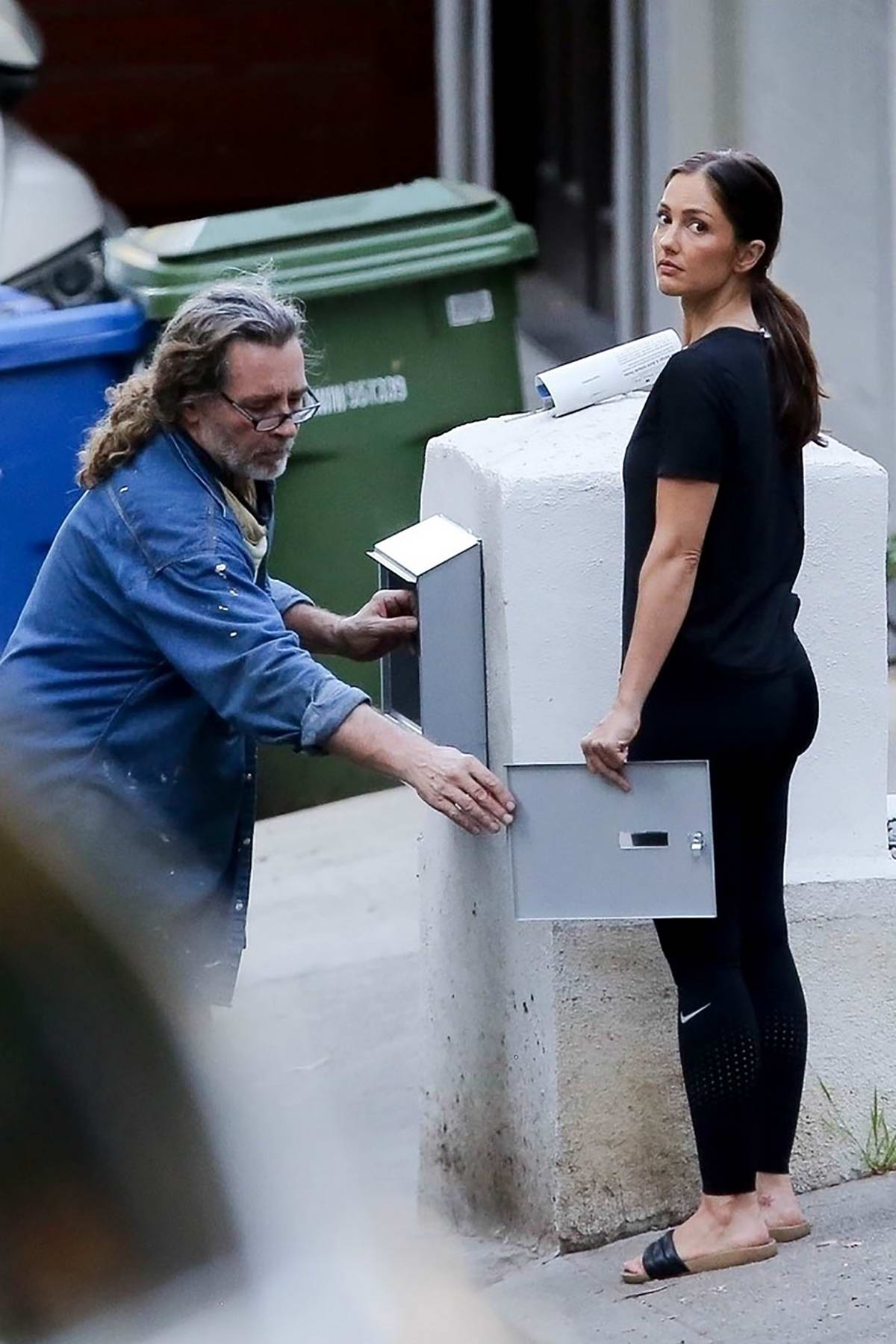 Minka Kelly seen fixing the mailbox with her dad Rick Dufay in Los Angeles