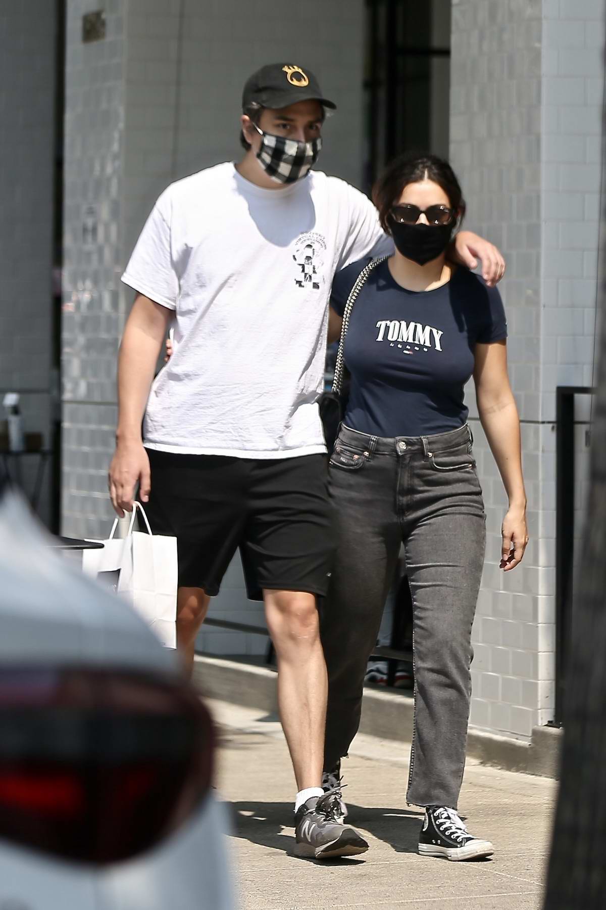 charli xcx and boyfriend huck kwong step out to pick some take-away at ...