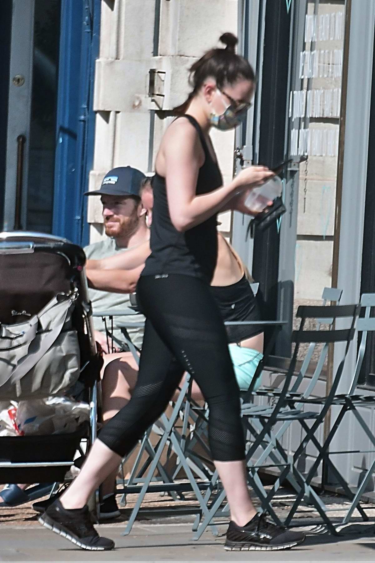 daisy ridley looks fit in tank top and leggings as she hits the gym in  notting hill, london, uk-130820_2