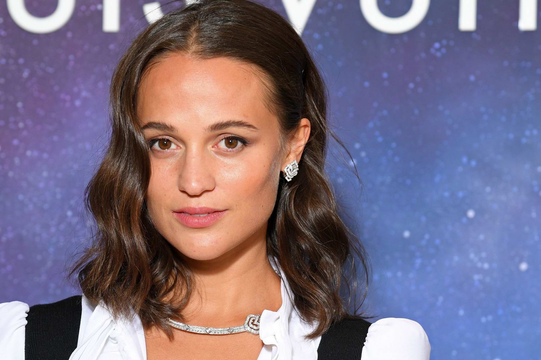 alicia vikander attends the louis vuitton stellar jewelry cocktail
