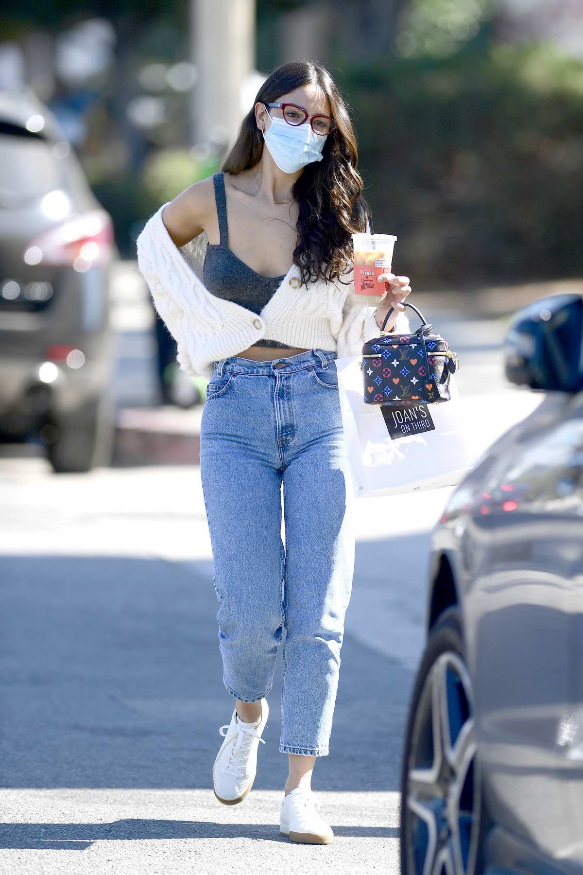 eiza gonzalez looks cute in a black crop top, jeans and sneakers while  making her morning coffee run in los angeles-281020_12