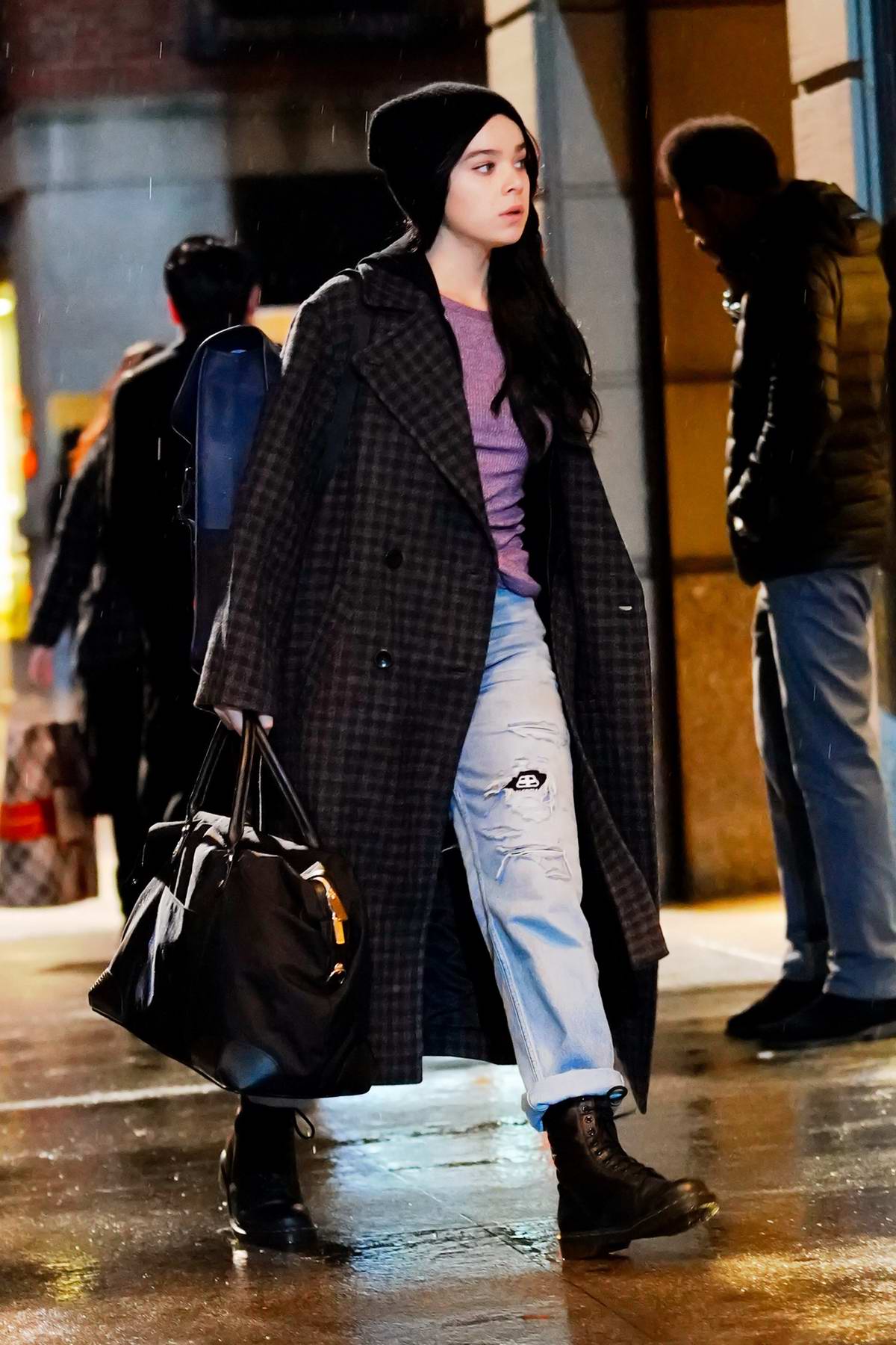 hailee steinfeld spotted while filming a scene on the set of 'hawkeye ...