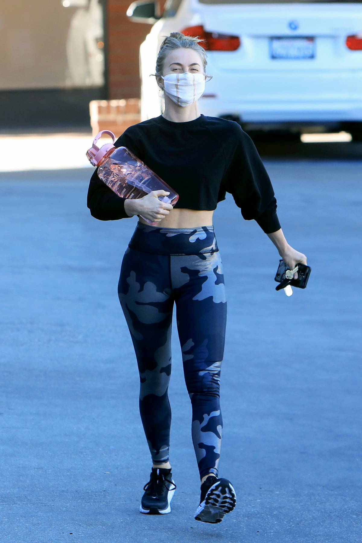 Julianne Hough Flaunts Her Enviable Six-Pack Abs For Instagram Followers In  Black Leggings And Matching Sports Bra - SHEfinds
