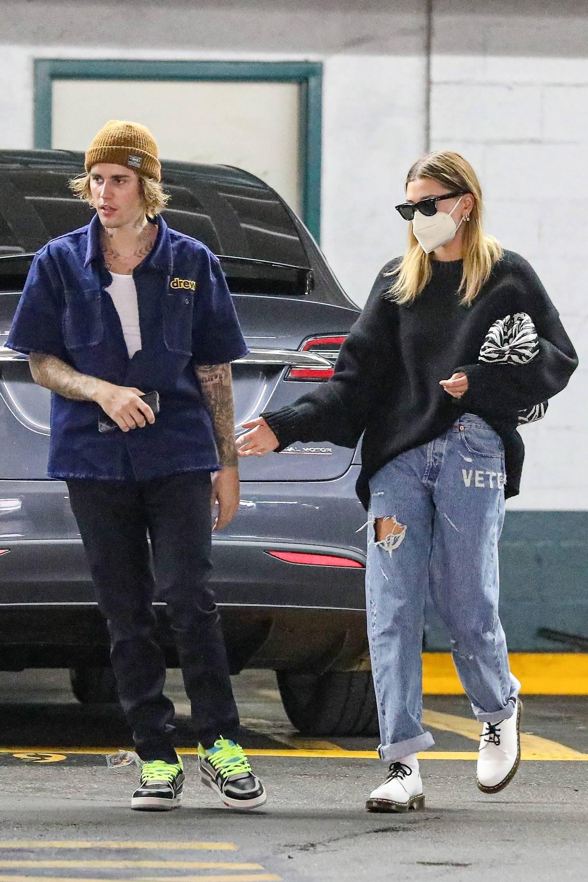 Hailey And Justin Bieber Hold Hands While Out Running A Few Errands In Beverly Hills California