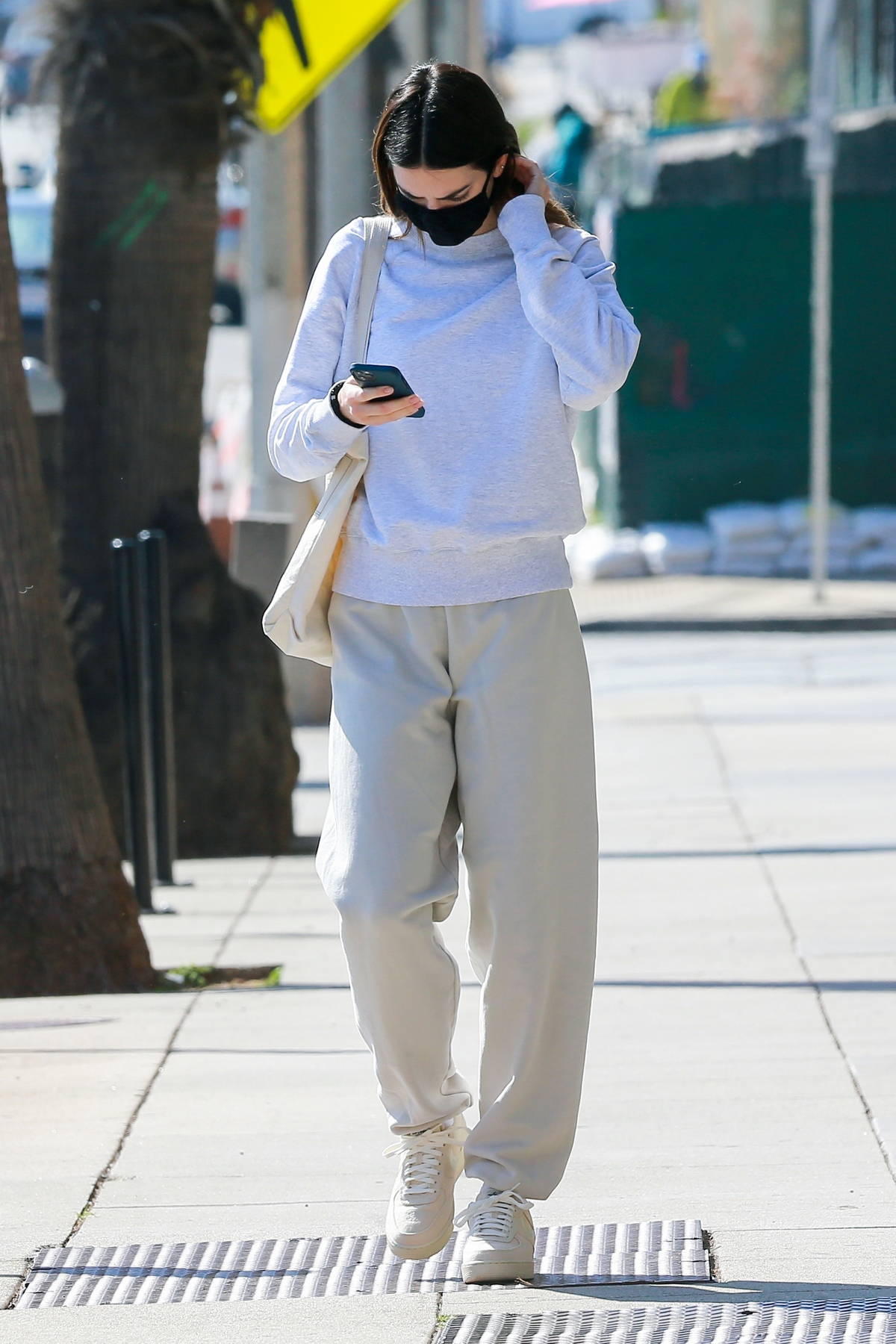 Kendall Jenner looks cozy in sweats during her trip to a doctor's