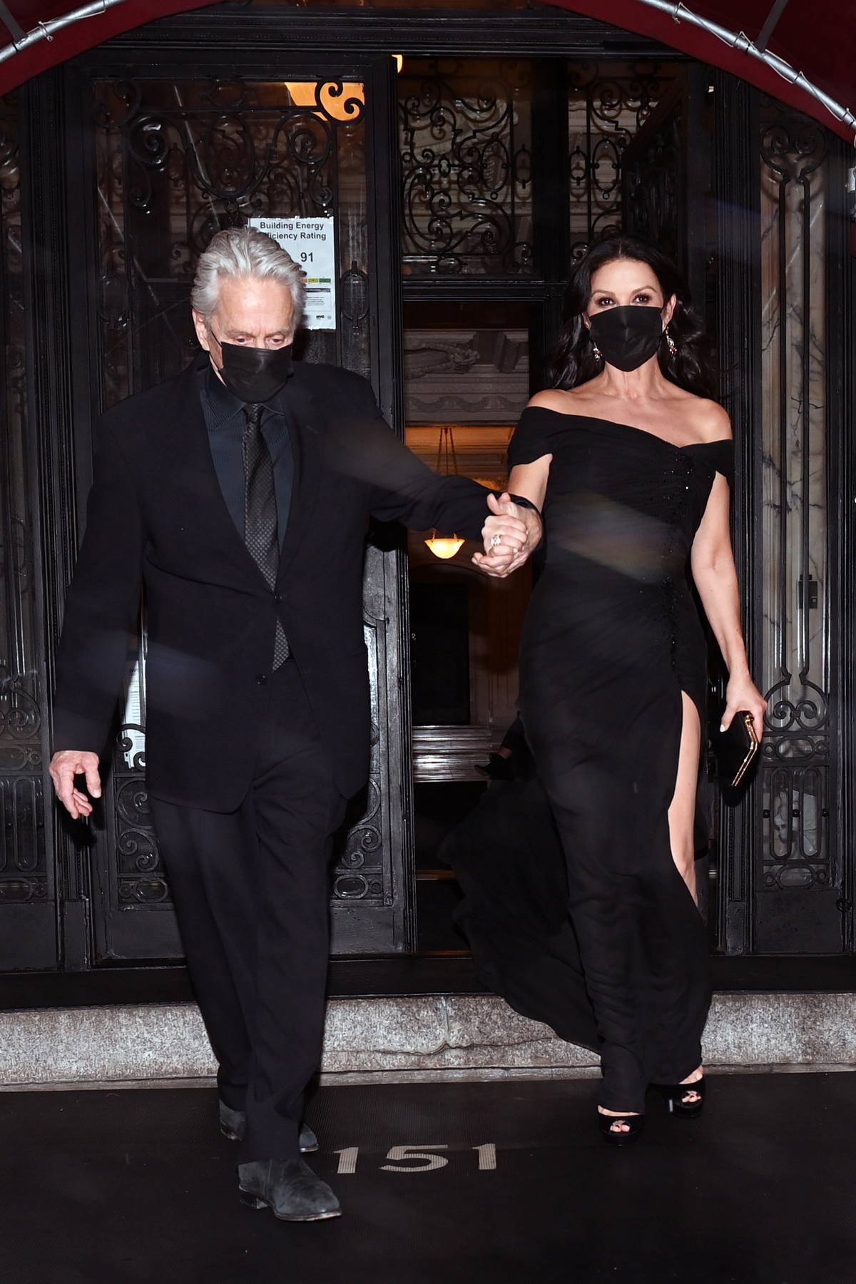 Catherine Zeta-Jones e Michael Douglas querem R$ 114 milhões por apê em Nova  York - Glamurama