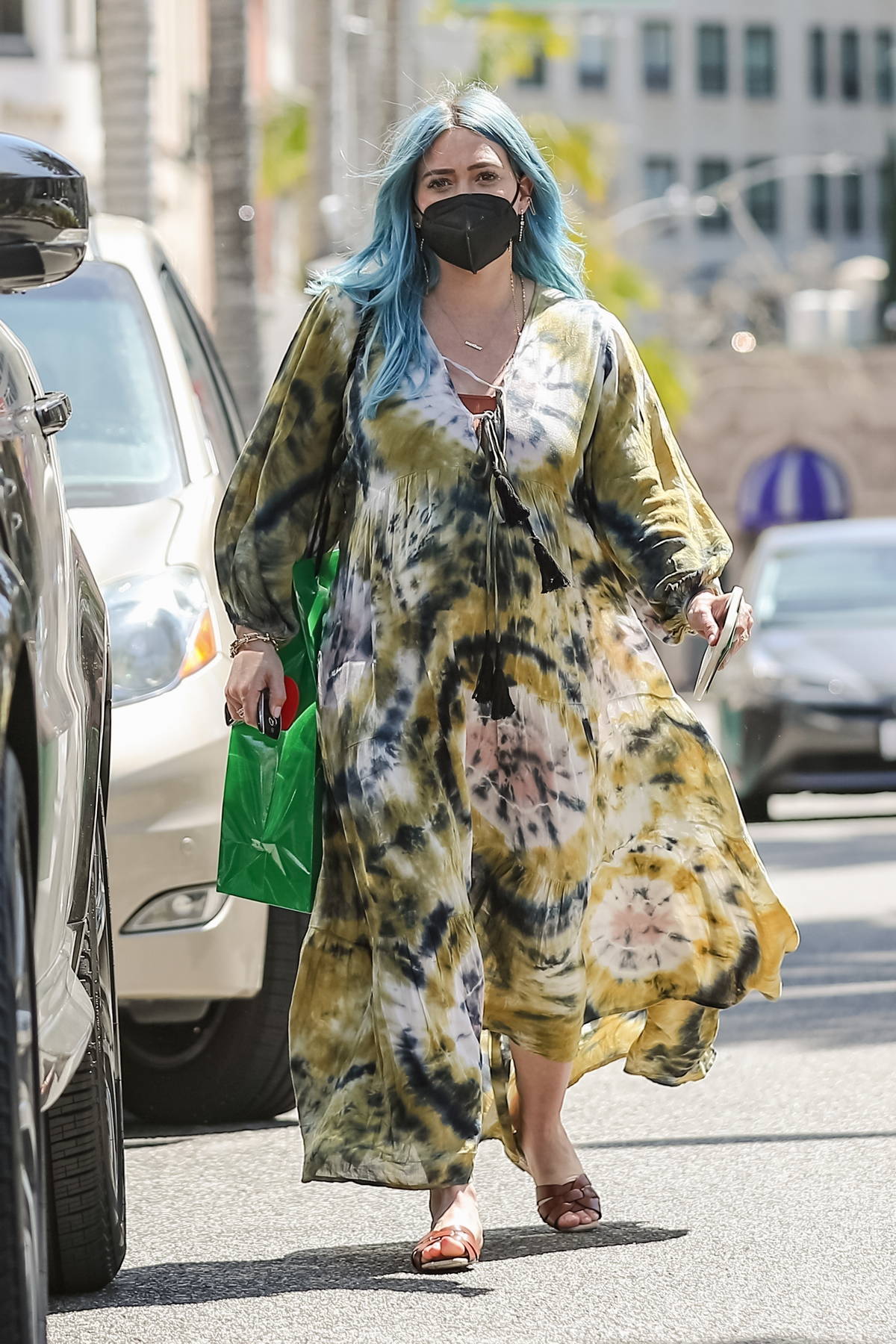 Style a Bottega Veneta crossbody bag like Hilary Duff