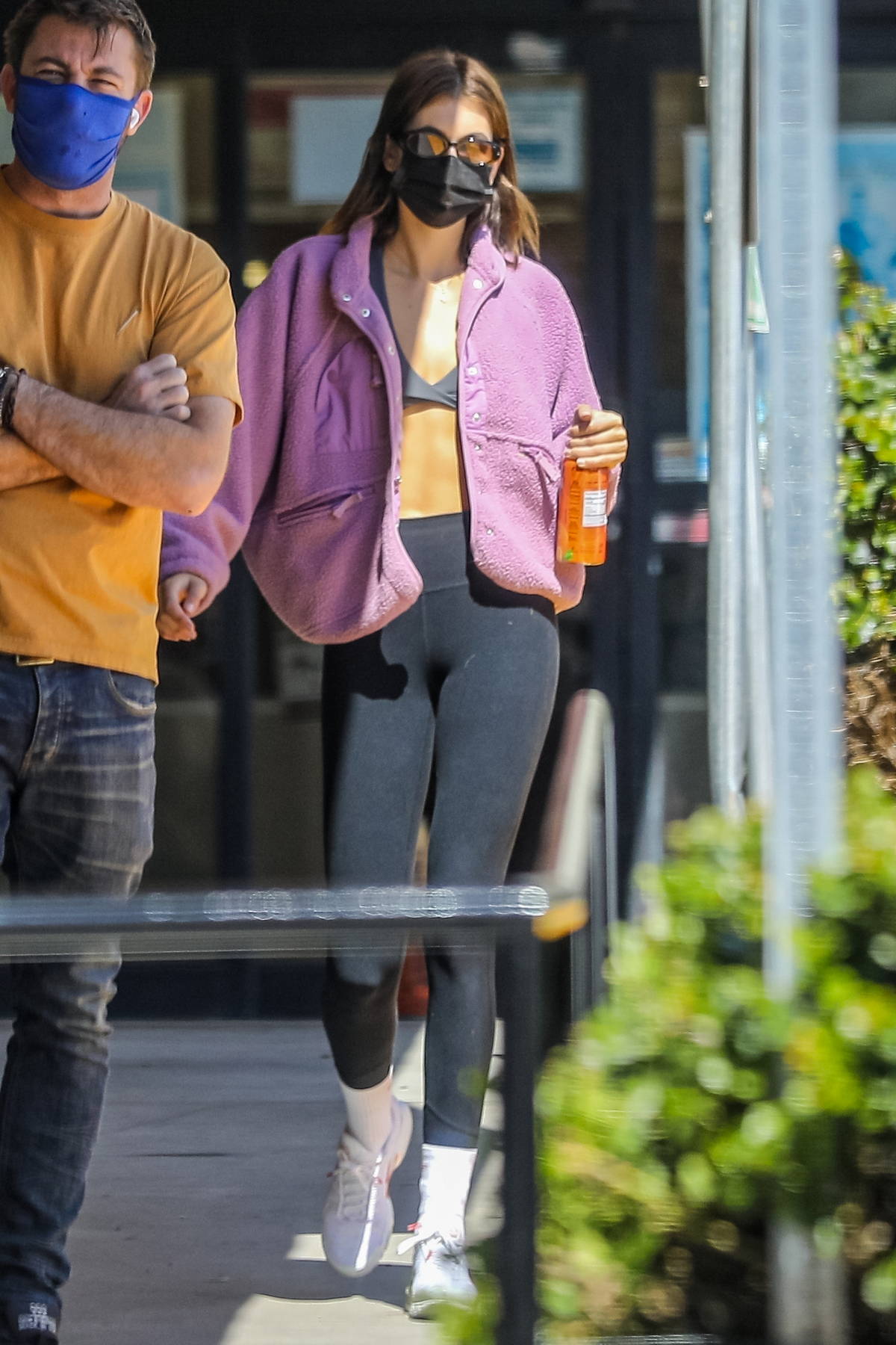 Kaia Gerber Shows Off Her Abs While Grabbing Coffee At Blue Bottle In