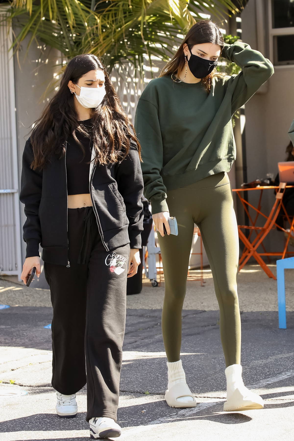 kendall jenner shows off her slender figure in leggings while out for  coffee with friends in west hollywood, california-190321_19