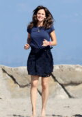 Jennifer Garner plays frisbee on the beach with a friend in Santa Monica, California