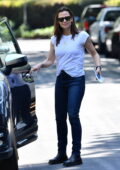 Jennifer Garner stops by to check on the construction of her new house in Brentwood, California