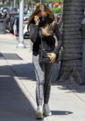 Sofia Vergara looks great in black top and grey leggings while