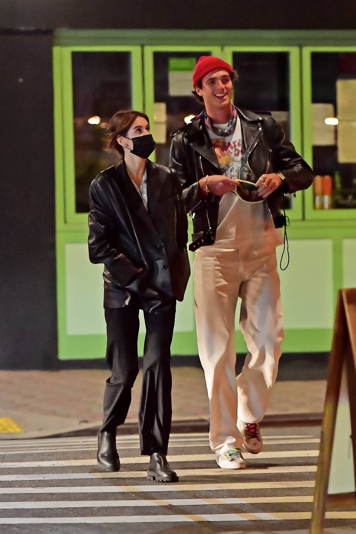 kaia gerber steps out for a late-night date with boyfriend jacob elordi in  los angeles-180521_2