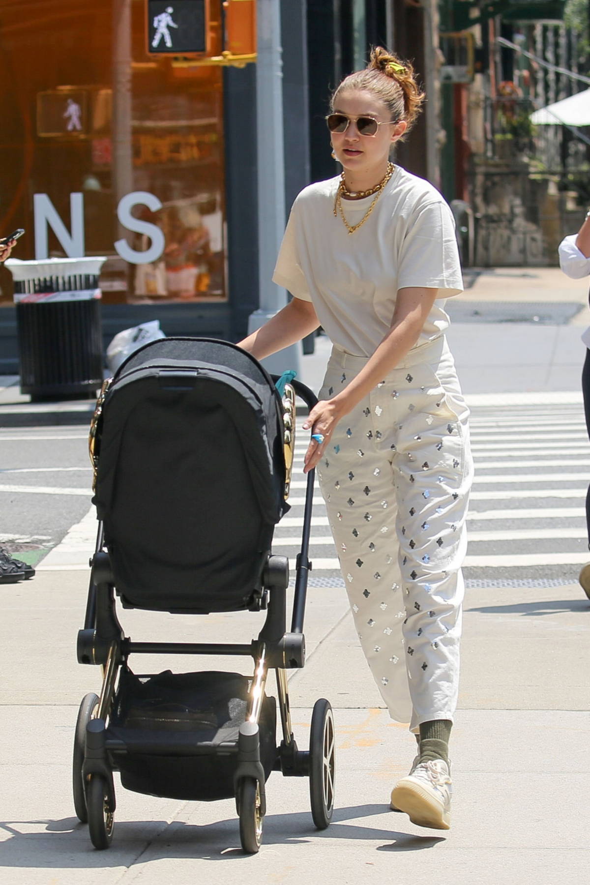 Gigi Hadid keeps it casual yet trendy as she steps out for stroll with her  baby
