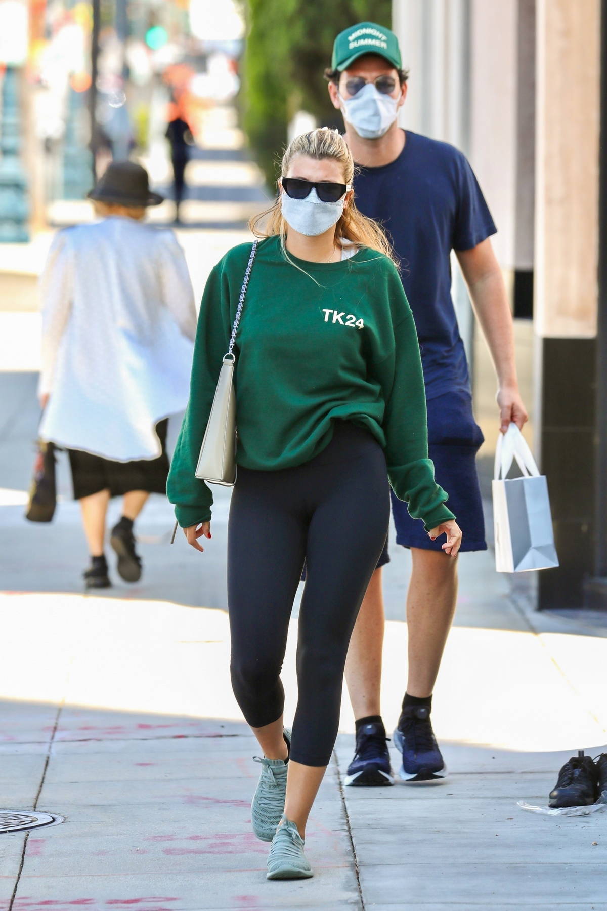 Sofia Richie Grainge Closet on Instagram: “Sofia Richie in Beverly Hills  06/16/23 Legging : #gymshark elevate legging (64$) Sunglasses :  #oliverpeoples x khaite…