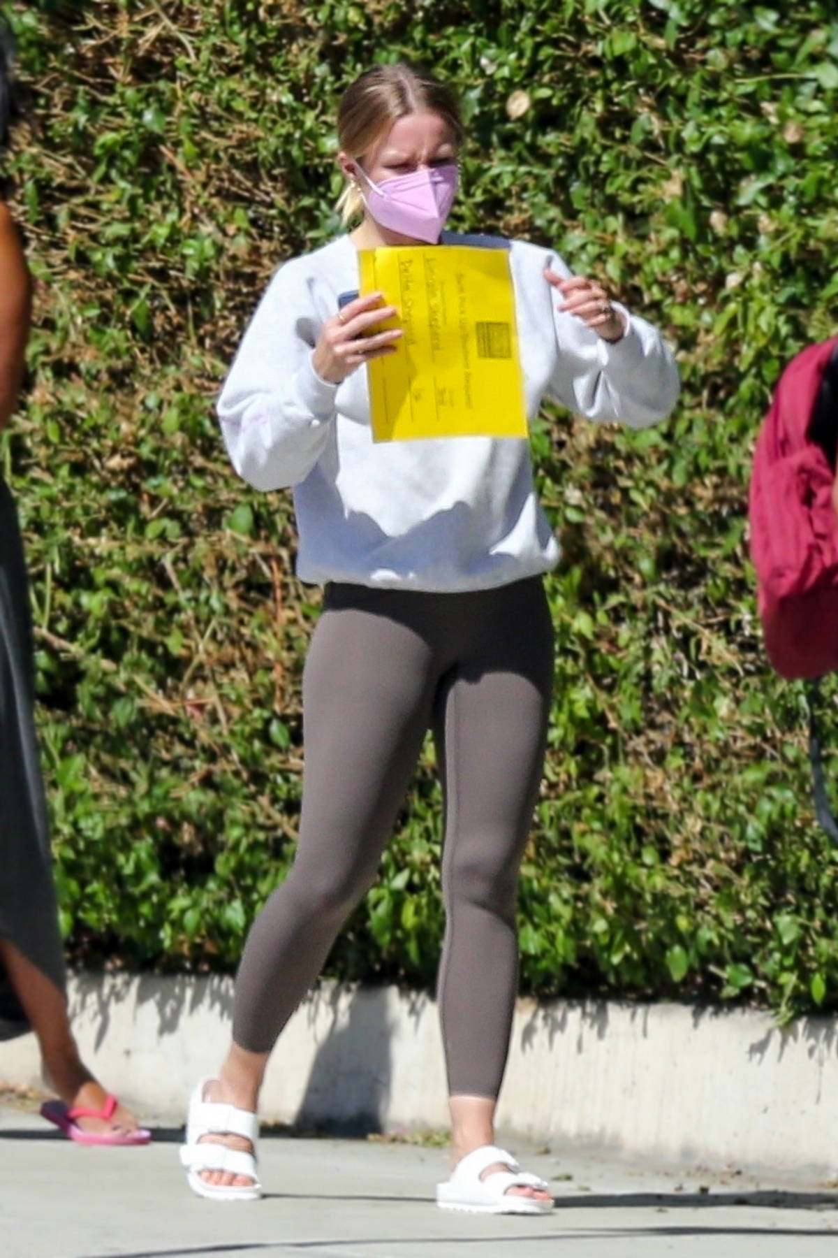 Kristen Bell dons a tie-dye sweatshirt and grey leggings while