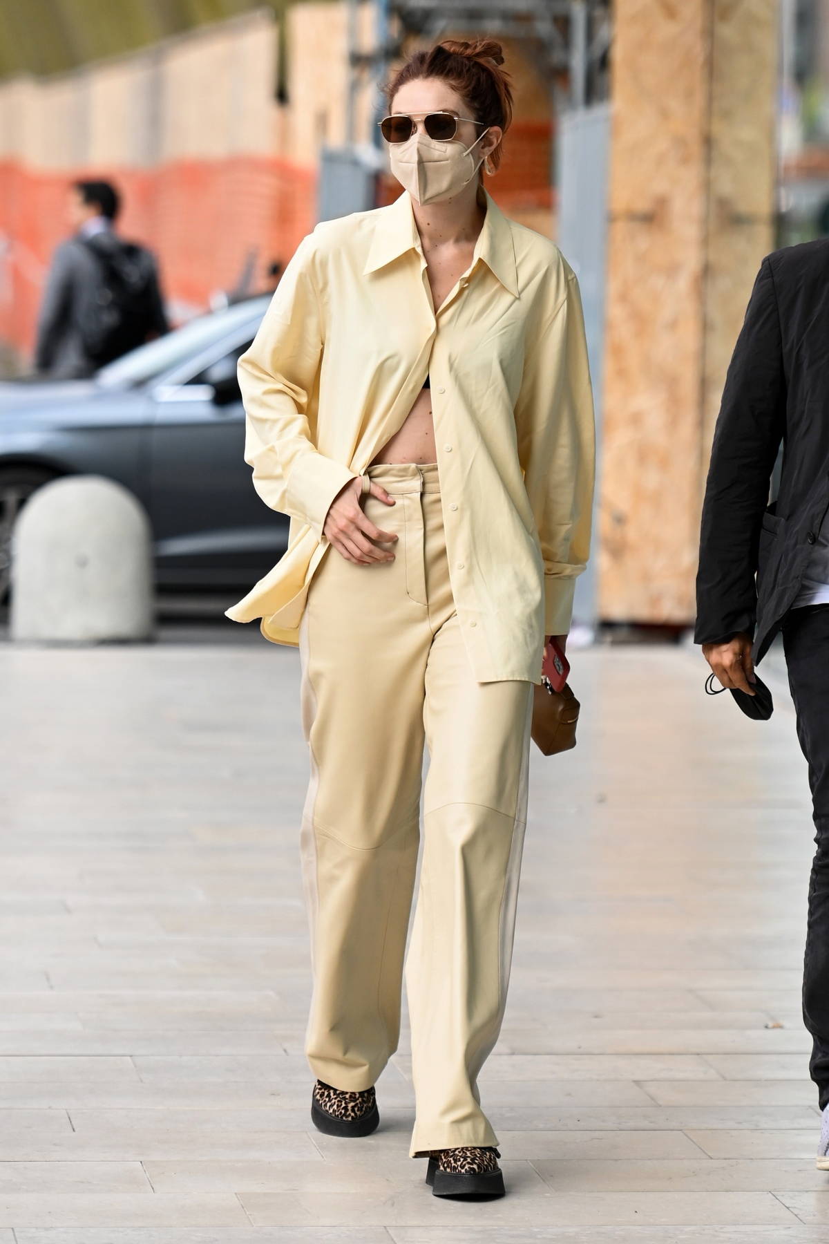 Gigi Hadid Wore a Leather Blazer to the Daily Front Row Fashion Awards