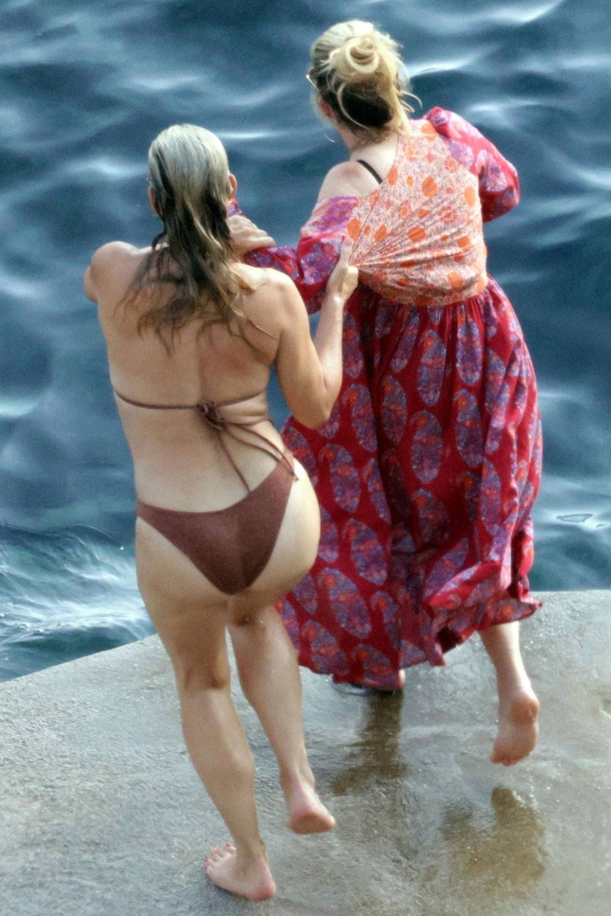 molly sims spotted in a bikini while enjoying a beach day with husband  scott stuber during their vacation in capri, italy-060921_4