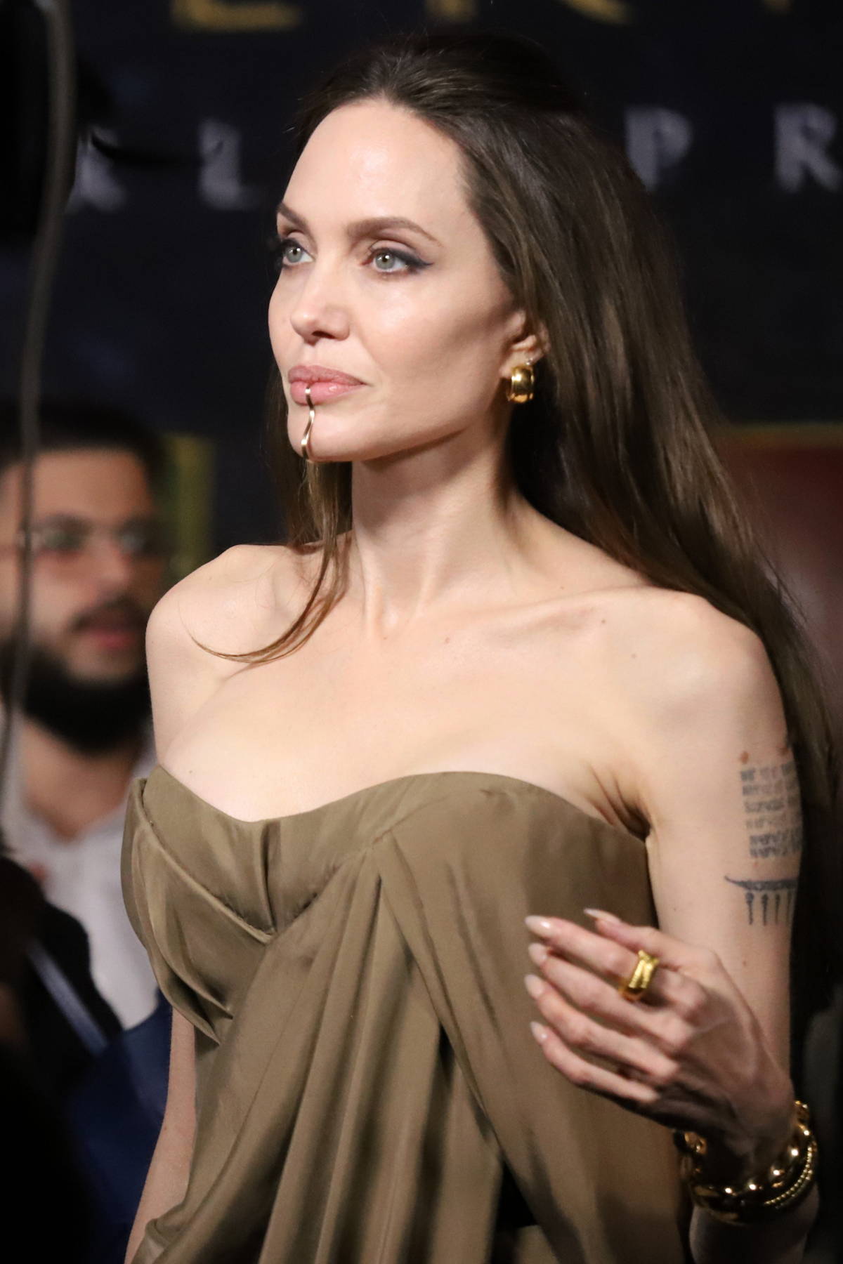 Angelina Jolie's face jewelry and more photos you have to see from the  'Eternals' premiere, Gallery