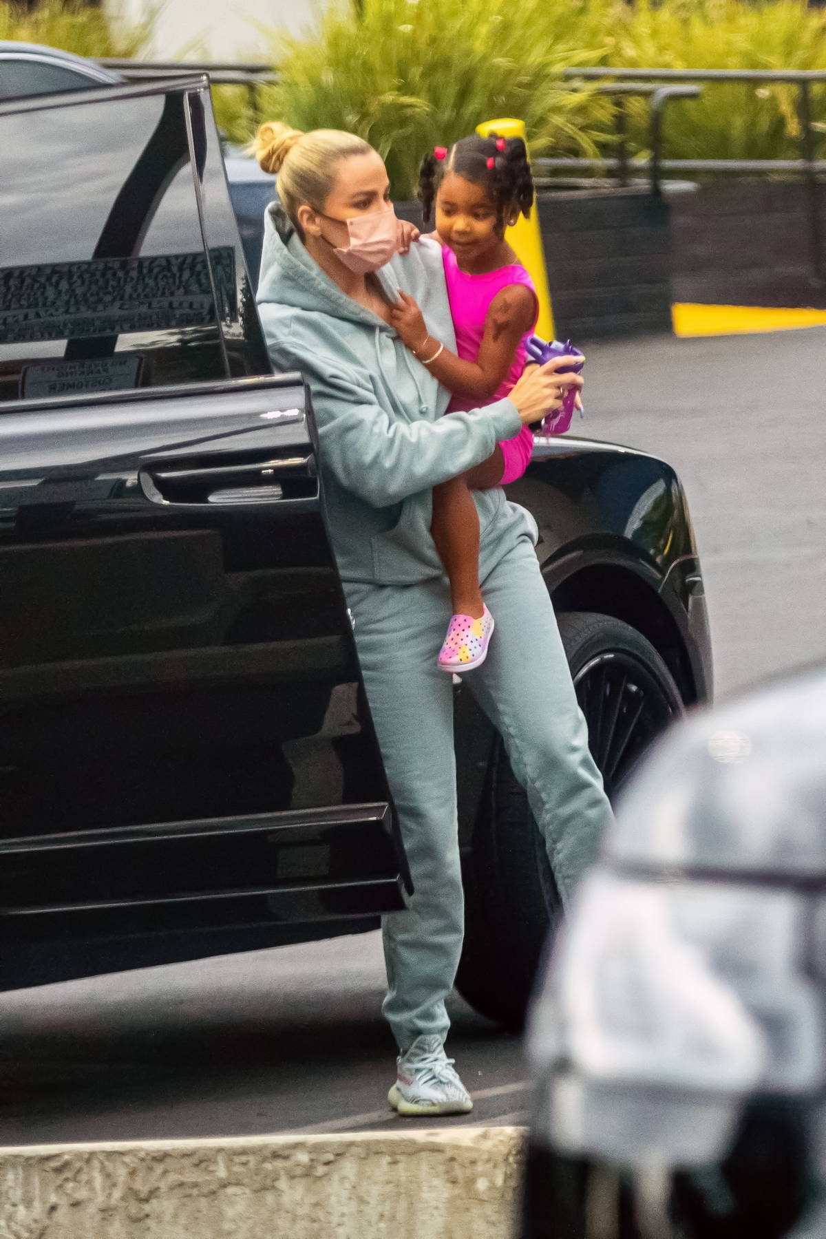 Khloe Kardashian keeps cozy in a hoodie and matching sweatpants as she  takes her daughter to