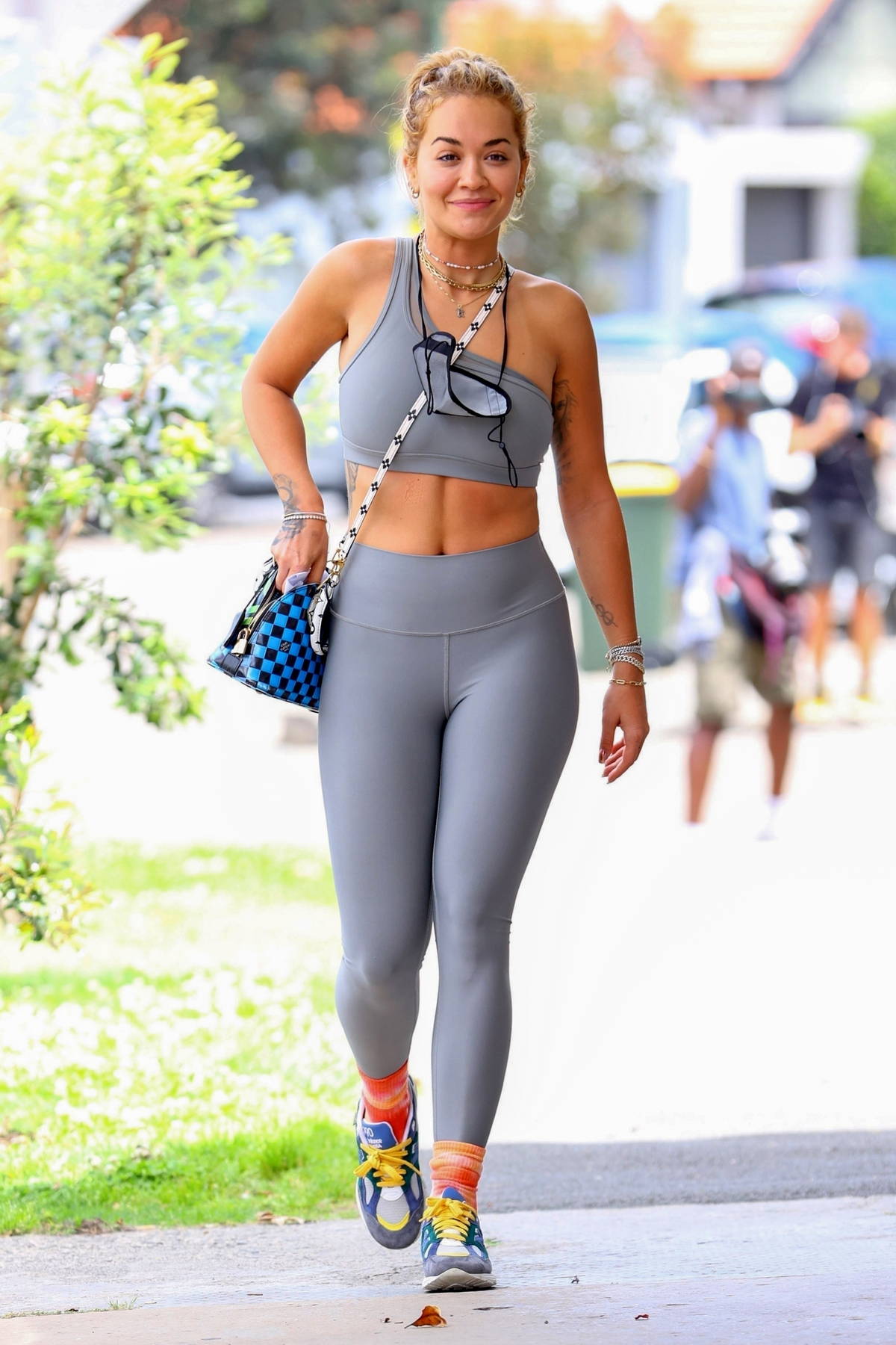 https://www.celebsfirst.com/wp-content/uploads/2021/12/rita-ora-with-shows-off-her-perfectly-toned-body-in-grey-sports-bra-and-leggings-while-stepping-out-in-sydney-australia-031221_4.jpg