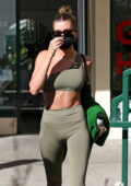 Hailey Baldwin Beiber Cameltoe in Green Yoga Pants / baldwin
