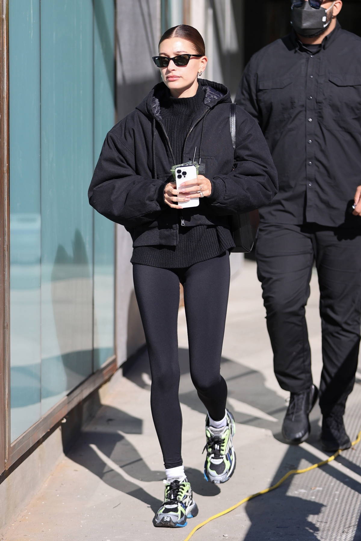 Sara Sampaio flashes her abs in cropped sweatshirt and leggings while  heading to a Pilates class