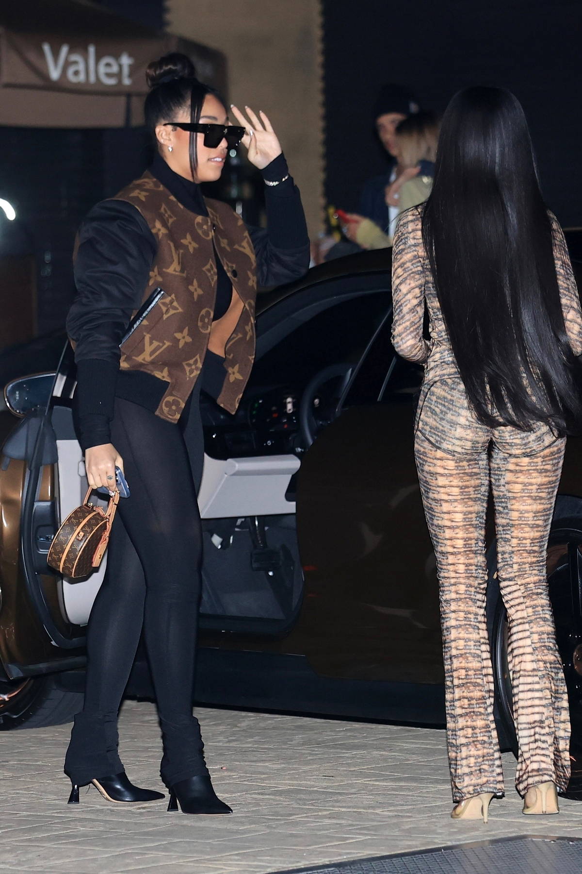 Jordyn Woods shows off her curvy figure as she arrives to her sister's  birthday dinner at