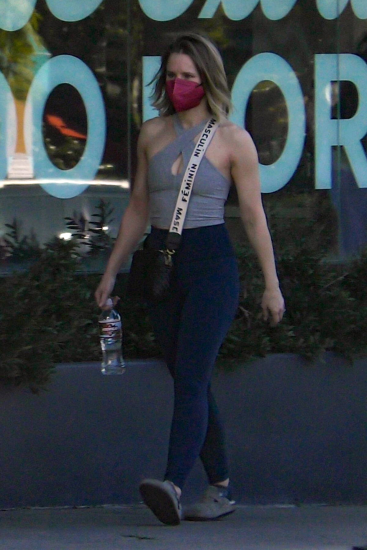 Kristen Bell looks athletic in a crop top and leggings as she hits