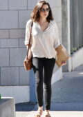 aubrey plaza keeps it simple while heading out to a meeting in los  angeles-130222_9