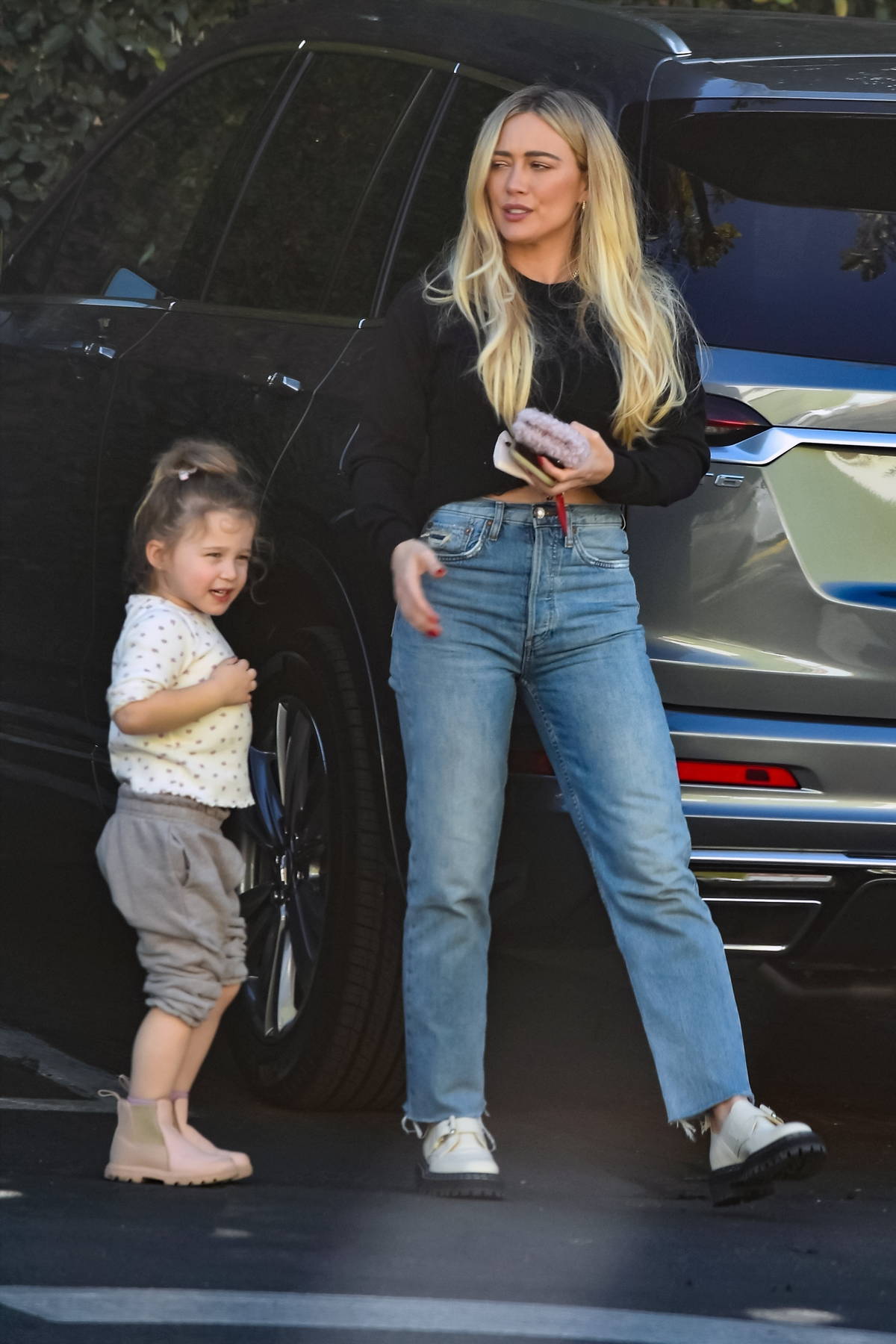 Hilary Duff Prefers Skintight Denim Over Mom Jeans - Entertainment