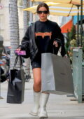 Isla Fisher wears grey 'Good Vibe' tee and purple leggings during a coffee  run in Los