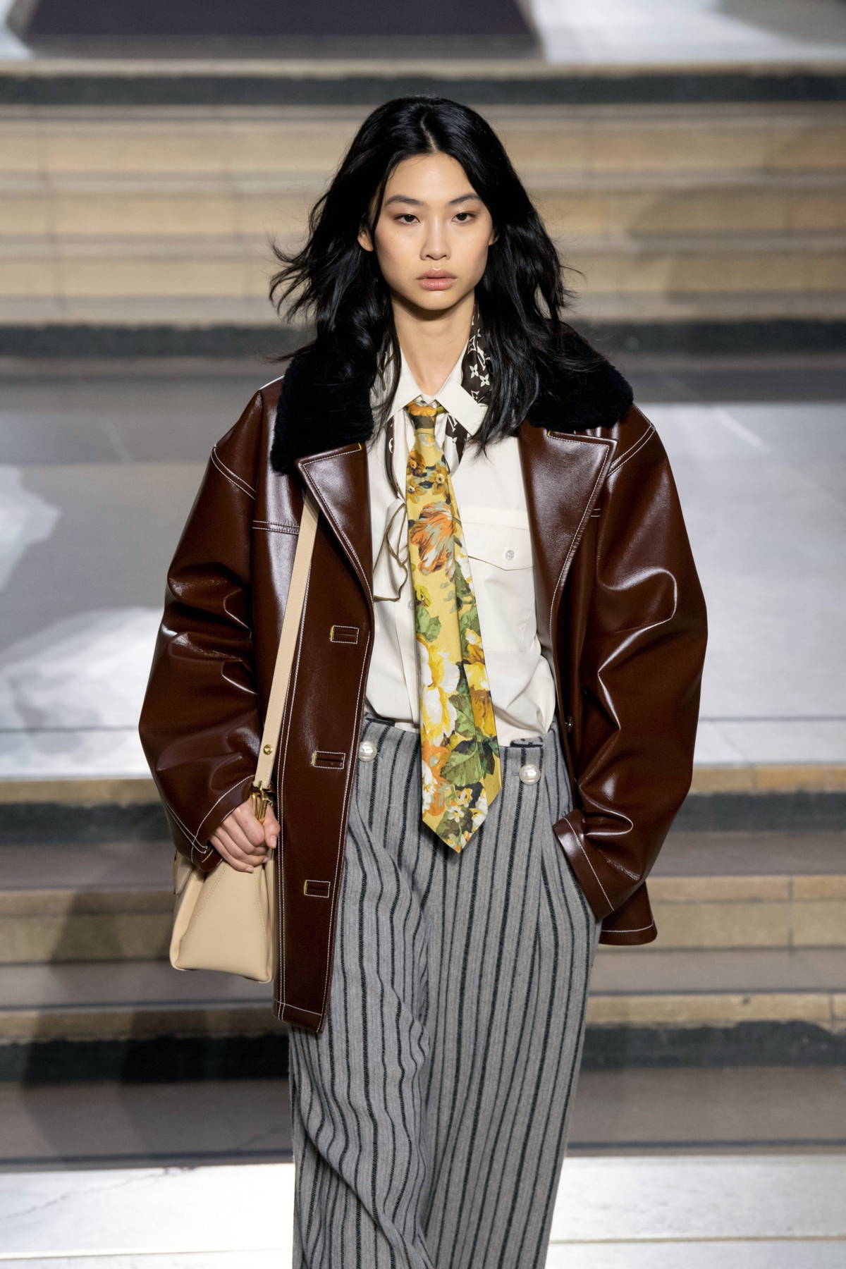 hoyeon jung walks the runway for louis vuitton womenswear fall-winter  2022-23 show in paris, france-070322_4