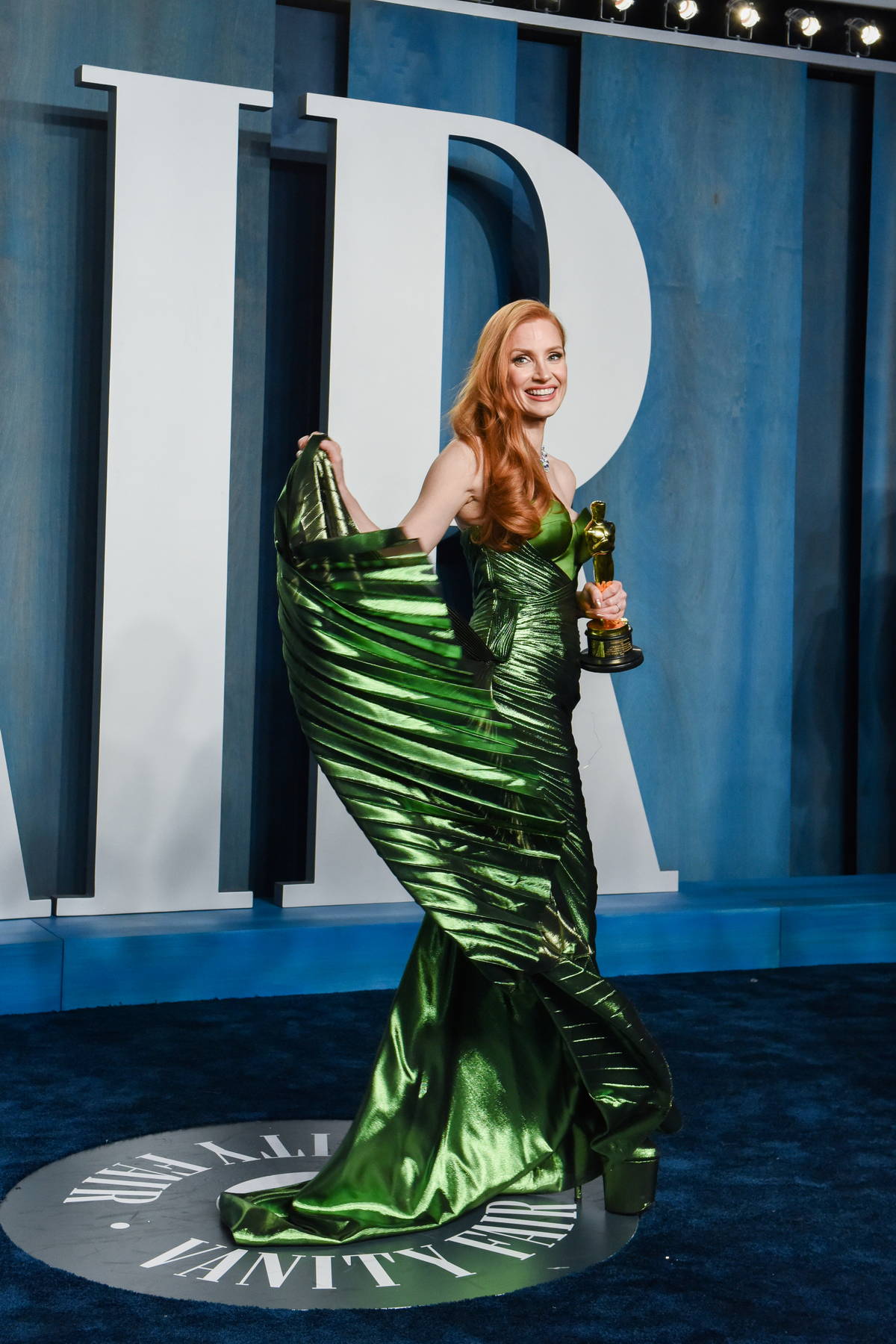 https://www.celebsfirst.com/wp-content/uploads/2022/03/jessica-chastain-attends-the-2022-vanity-fair-oscar-party-in-beverly-hills-california-270322_2.jpg