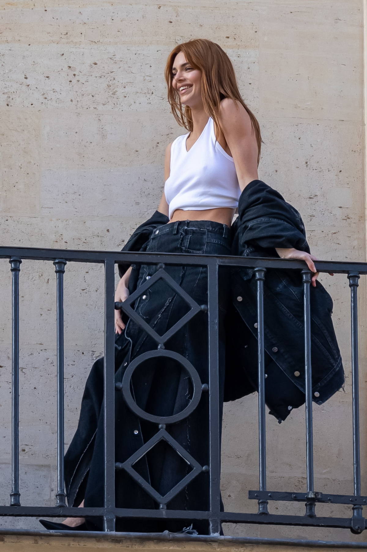 06/26/2023 Kendall Jenner leaves the Ritz Hotel to have lunch in Paris,  France, June 25. 2023 @kendalljenner wearing @stagnistudio ・Vas…