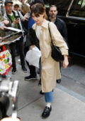 Daisy Edgar-Jones greets fan outside her hotel in New York City