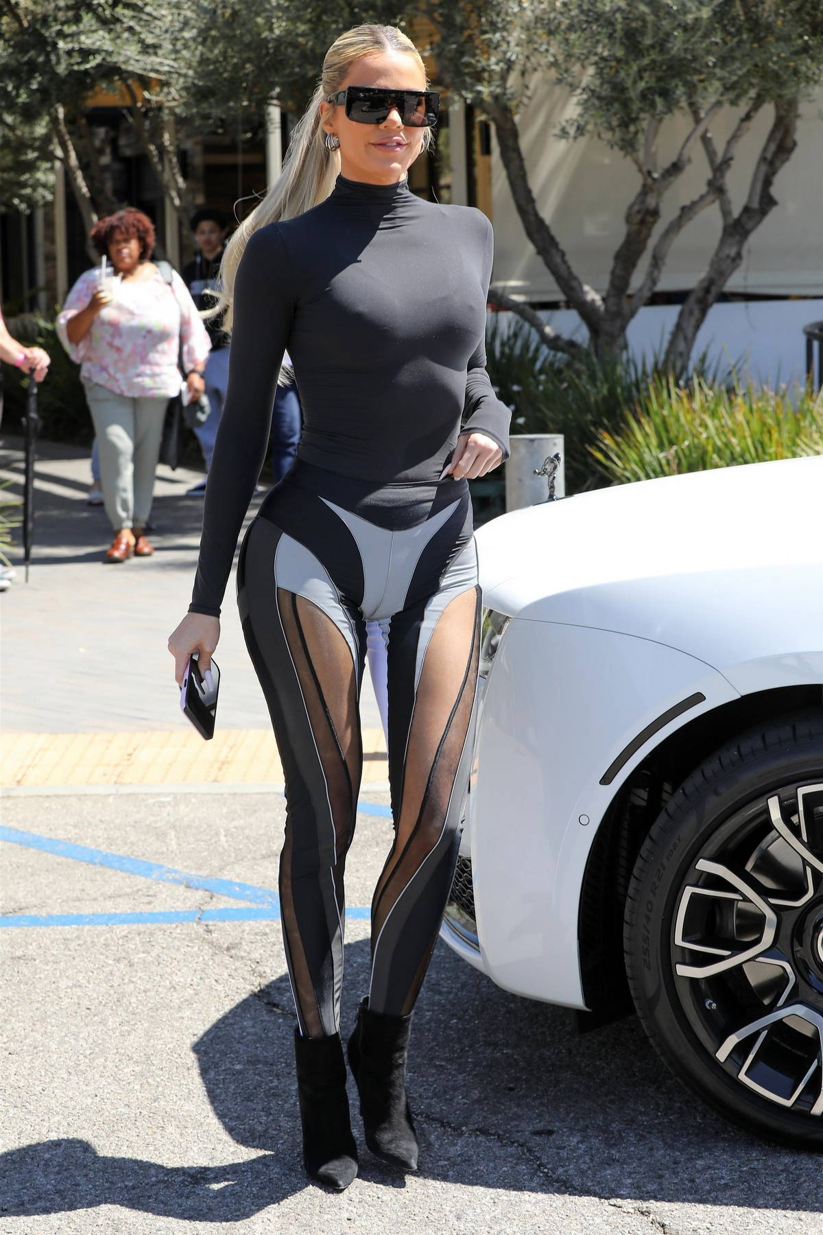 Khloe Kardashian rocks a black bodysuit and leggings for lunch at Il  Fornaio in Woodland Hills