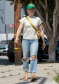 Kristen Bell wears a simple tee and ripped jeans while running errands in Los Feliz, California