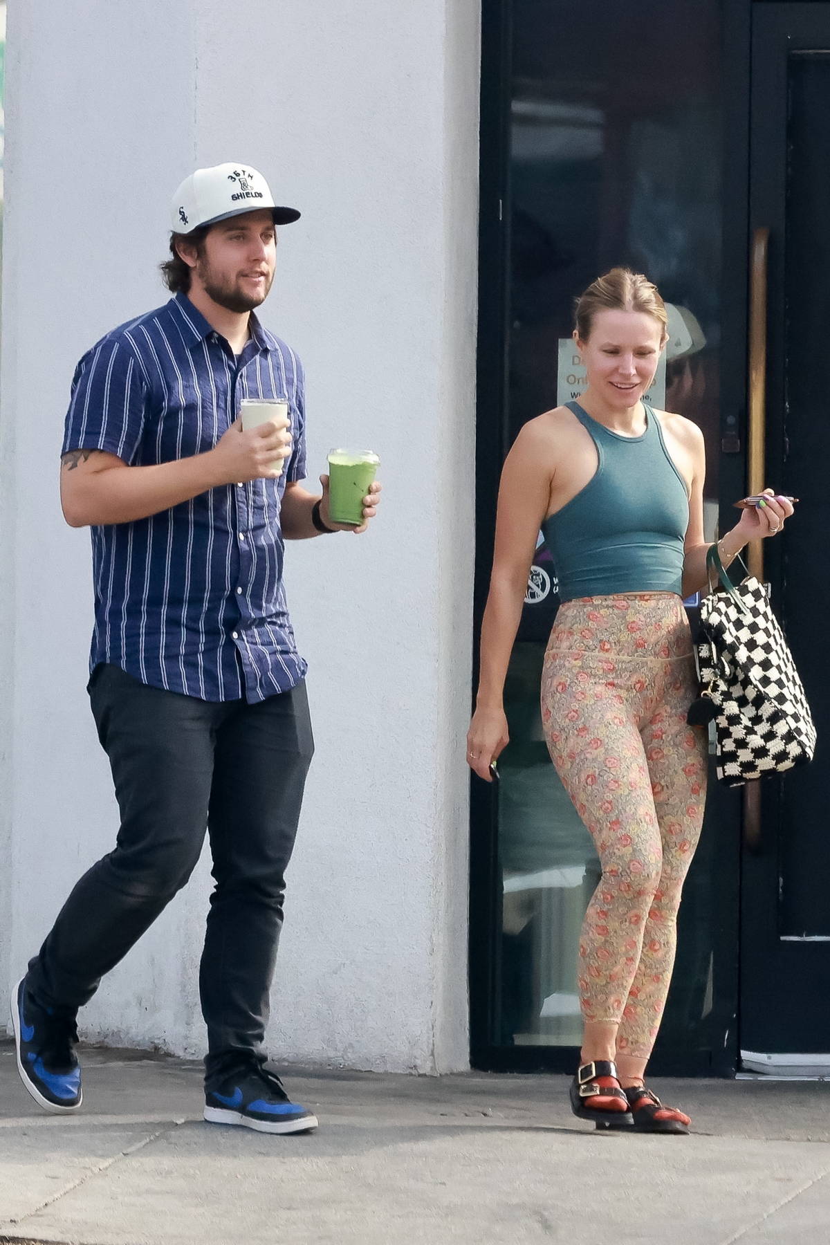 kristen bell shows off her athletic physique in tank top and leggings while  attending her pilates class in los feliz, california-260722_13