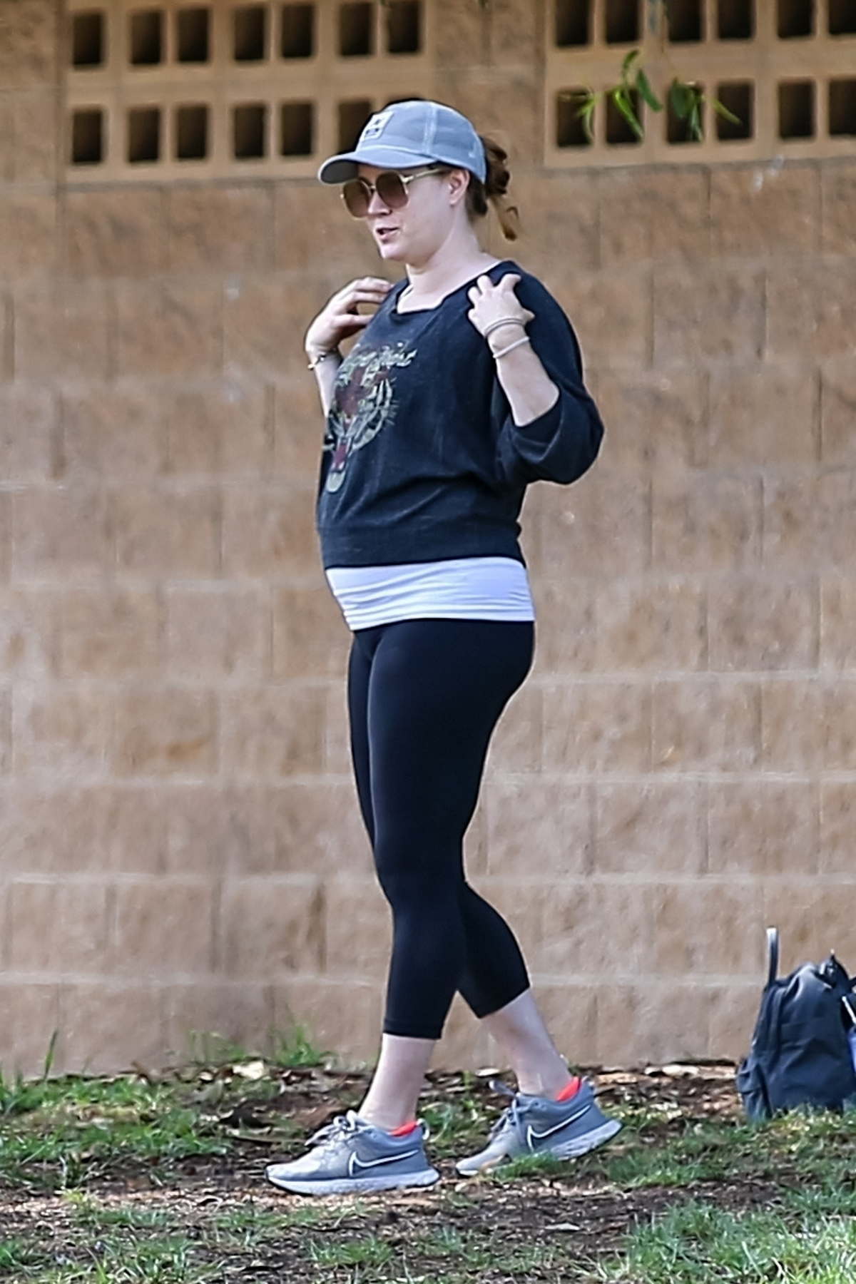 Amy Adams keeps it casual in a black top and leggings while at her