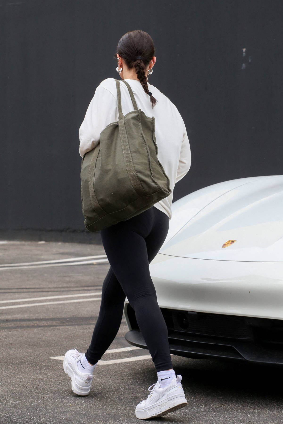 charli d'amelio sports a white sweatshirt and black leggings while seen  outside the dwts rehearsal studio in los angeles-100922_15
