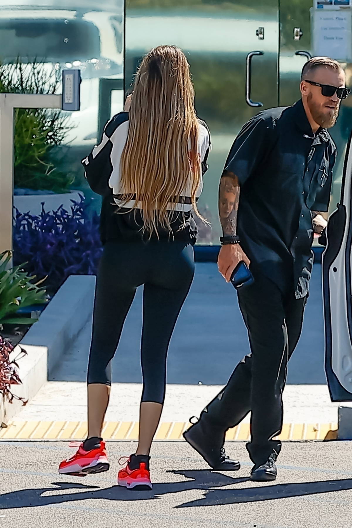 Khloé Kardashian wears a two-toned jacket and leggings while arriving at a  studio in Los