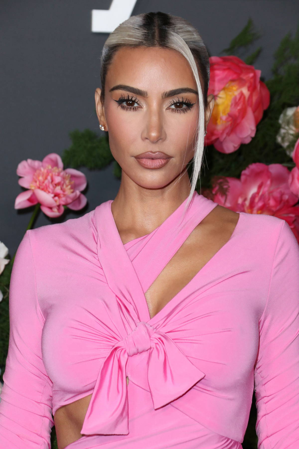 Kim Kardashian rocks the most unreal diamond jewels by Tiffany & Co. at the  Baby2Baby Gala – see photos
