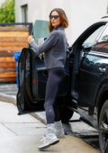 Olivia Wilde displays her flat abs in a sports bra and leggings as