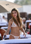 Chantel Jeffries shows off her stunning bikini body during a relaxing beach day in Miami, Florida