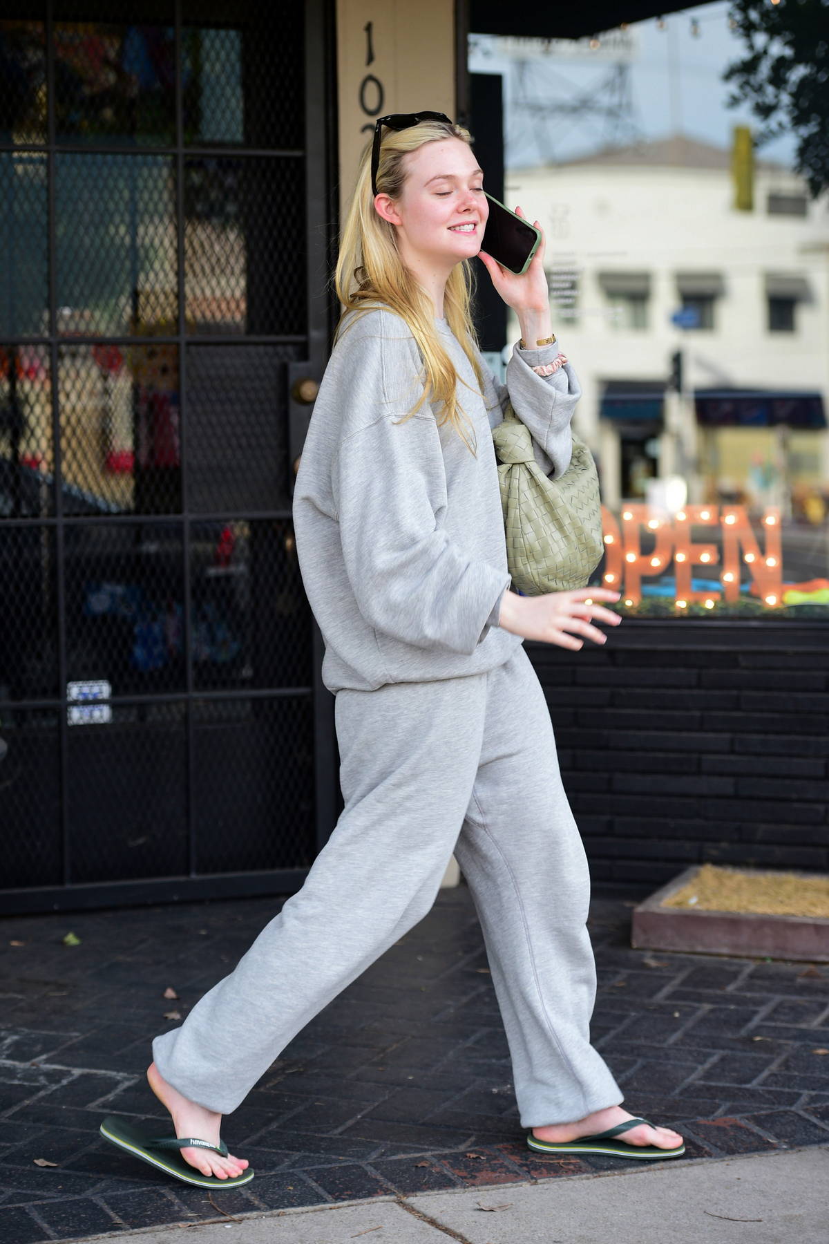 elle fanning keeps it casual and comfy in grey sweatsuit while visiting a  nail salon in los angeles-140123_9