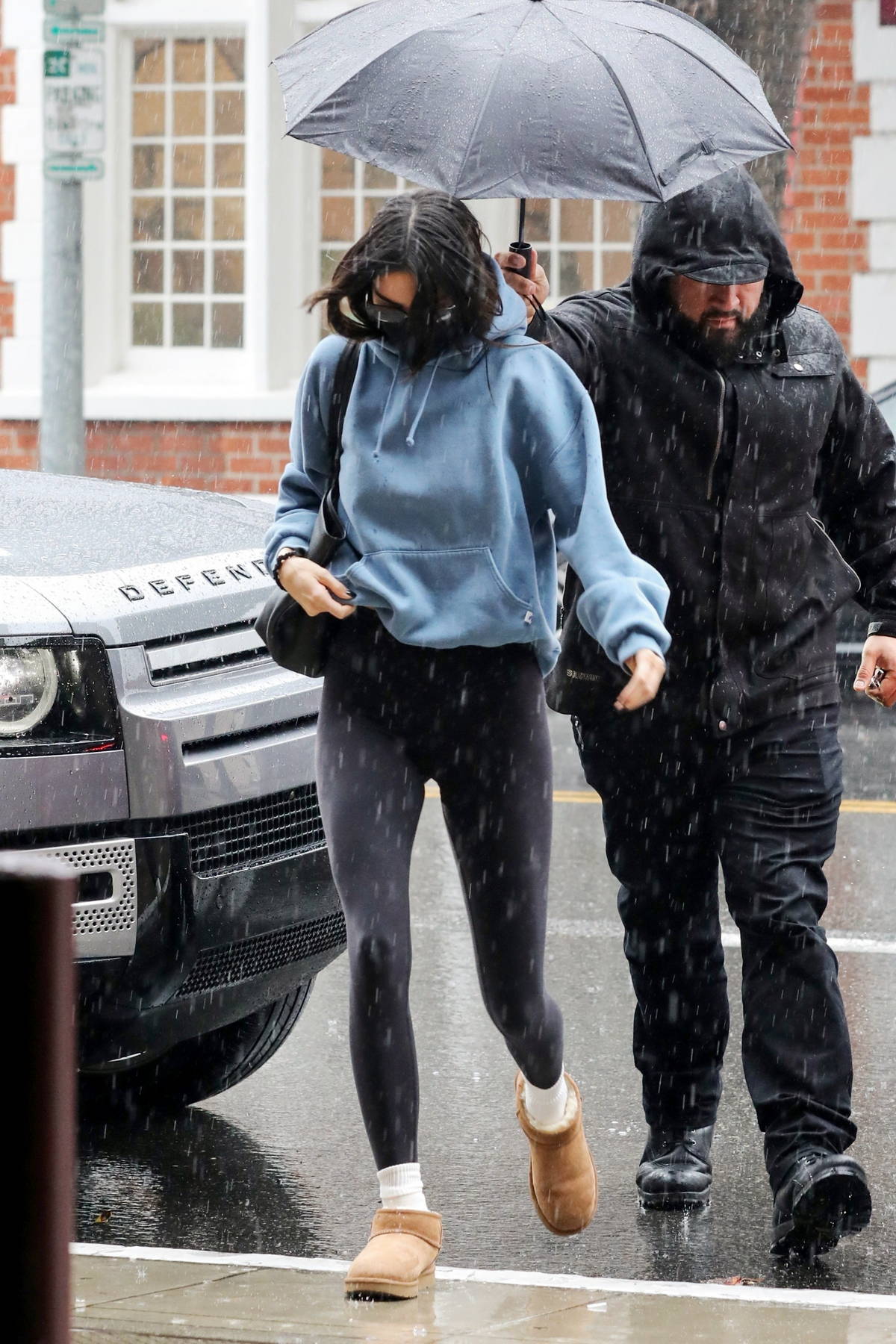 kendall jenner sports a hoodie and leggings as she braves the rain while  running a few errands in beverly hills, california-140123_5