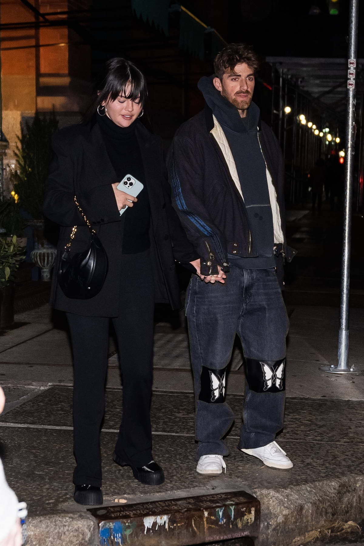 selena gomez and andrew taggart hold hands after enjoying dinner at torrisi  bar & restaurant in new york city-210123_1