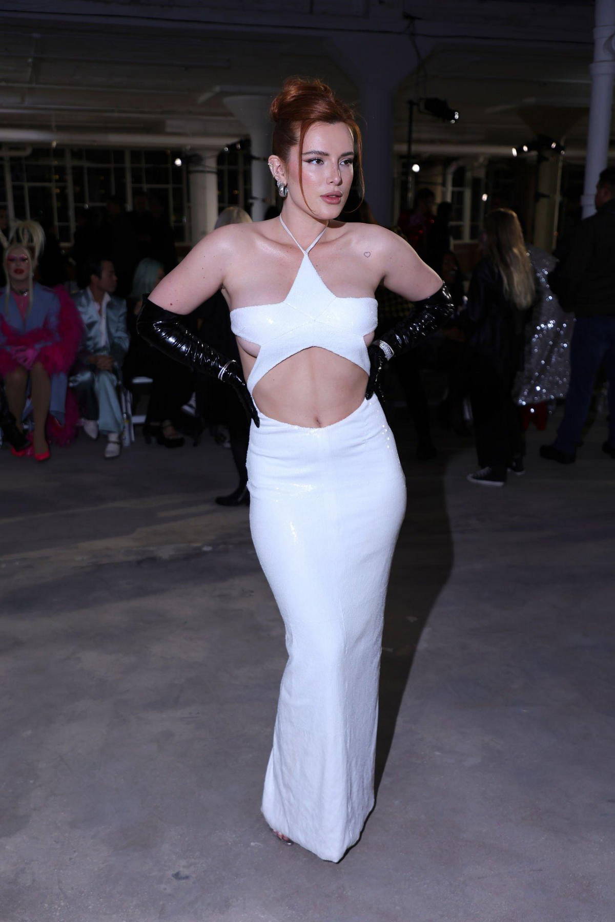 Emily Ratajkowski displays her stunning figure in all-white Reebok